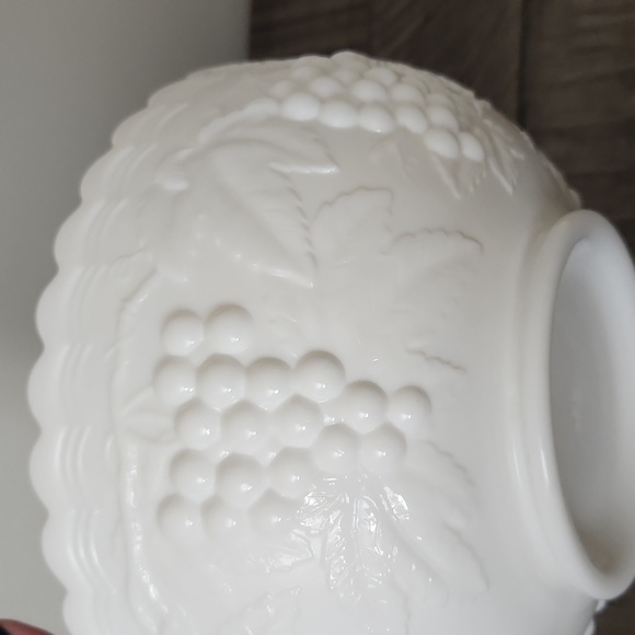 Vintage Marked Imperial Glass grape pattern opaque white milk glass bowl - Picture 4 of 7